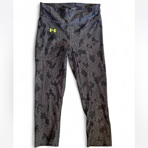 NWT Under Armour ISO Chill Womens Black Patterned Leggings